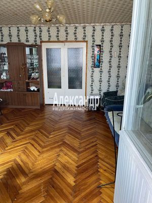 Продам трехкомнатную (3-комн.) квартиру, 18, Лесное п