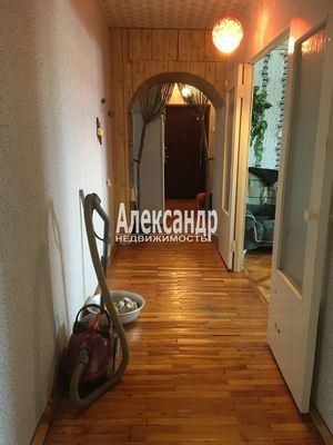 Продам трехкомнатную (3-комн.) квартиру, 18, Лесное п