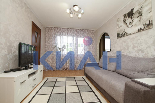 Продам трехкомнатную (3-комн.) квартиру, Ульяновский пр-кт, 8, Красноярск г