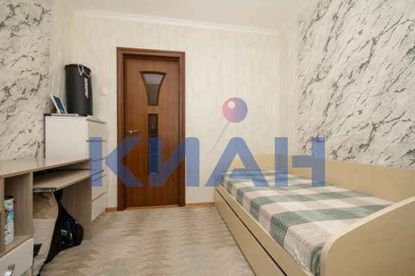 Продам трехкомнатную (3-комн.) квартиру, Ульяновский пр-кт, 8, Красноярск г