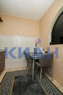 Продам трехкомнатную (3-комн.) квартиру, Ульяновский пр-кт, 8, Красноярск г