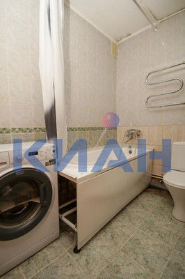 Продам трехкомнатную (3-комн.) квартиру, Ульяновский пр-кт, 8, Красноярск г