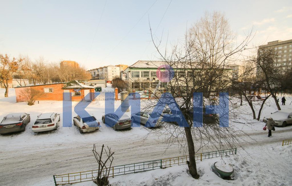 Продам трехкомнатную (3-комн.) квартиру, Ульяновский пр-кт, 8, Красноярск г