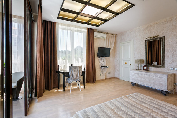 Продам трехкомнатную (3-комн.) квартиру, Володарского ул, 9, Ялта г