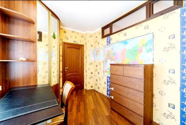 Продам трехкомнатную (3-комн.) квартиру, Мидхата Булатова ул, 5, Казань г