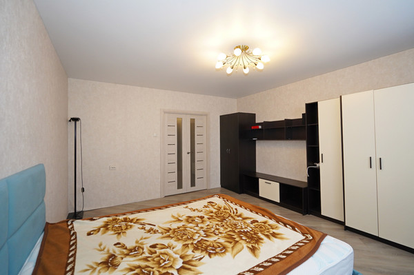 Продам двухкомнатную (2-комн.) квартиру, Маршала Савицкого ул, 12, Москва г