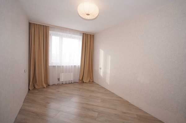 Продам двухкомнатную (2-комн.) квартиру, Маршала Савицкого ул, 12, Москва г