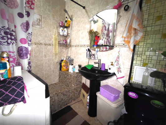 Продам трехкомнатную (3-комн.) квартиру, Ленина ул, 35, Апшеронск г