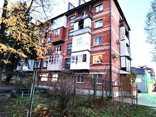 Продам трехкомнатную (3-комн.) квартиру, Ленина ул, 35, Апшеронск г