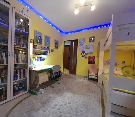 Продам трехкомнатную (3-комн.) квартиру, Крупской ул, 64, Мурманск г