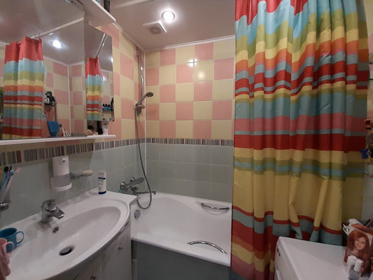 Продам трехкомнатную (3-комн.) квартиру, Крупской ул, 64, Мурманск г