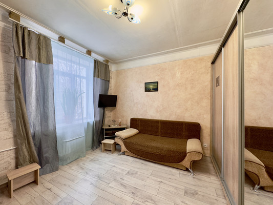 Продам трехкомнатную (3-комн.) квартиру, Киевская ул, 67/2, Симферополь г