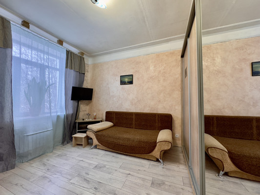 Продам трехкомнатную (3-комн.) квартиру, Киевская ул, 67/2, Симферополь г