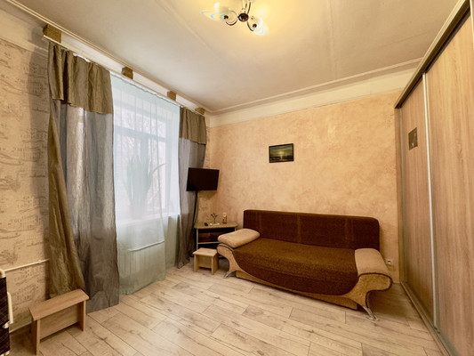 Продам трехкомнатную (3-комн.) квартиру, Киевская ул, 67/2, Симферополь г