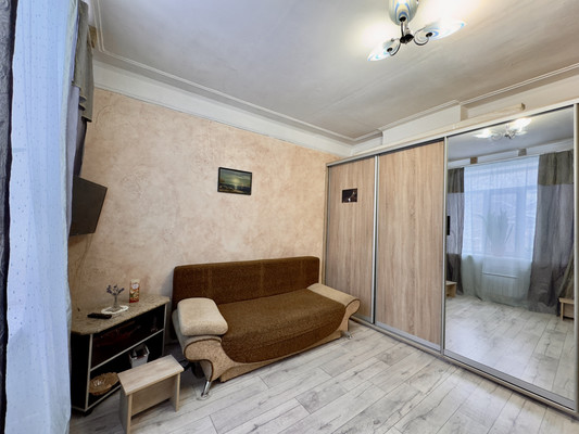 Продам трехкомнатную (3-комн.) квартиру, Киевская ул, 67/2, Симферополь г