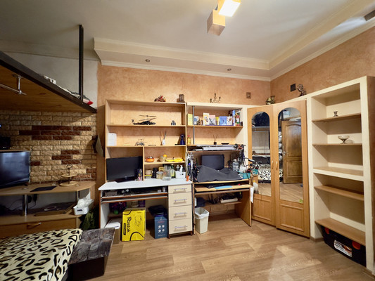 Продам трехкомнатную (3-комн.) квартиру, Киевская ул, 67/2, Симферополь г