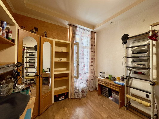 Продам трехкомнатную (3-комн.) квартиру, Киевская ул, 67/2, Симферополь г