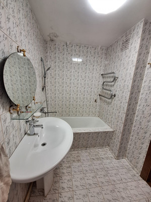 Продам трехкомнатную (3-комн.) квартиру, Ракетная ул, 17, Симферополь г