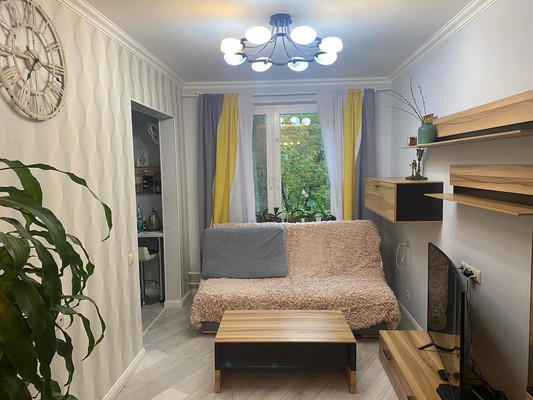Продам двухкомнатную (2-комн.) квартиру, Сумской проезд, 8к1, Москва г