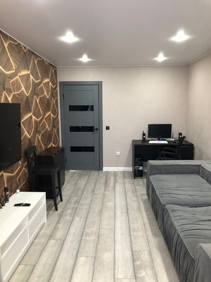 Продам трехкомнатную (3-комн.) квартиру, Псковская ул, 72, Великий Новгород г