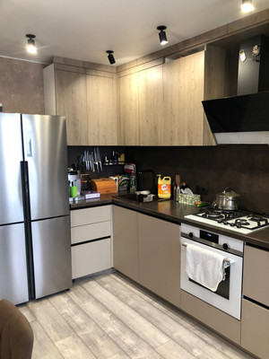 Продам трехкомнатную (3-комн.) квартиру, Псковская ул, 72, Великий Новгород г