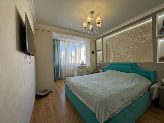 Продам трехкомнатную (3-комн.) квартиру, Батурина ул, 93, Симферополь г