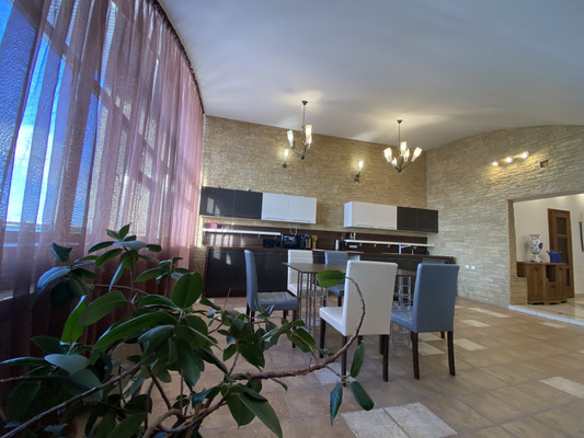 Продам многокомнатную квартиру, 60 лет Октября ул, 19а, Нижневартовск г