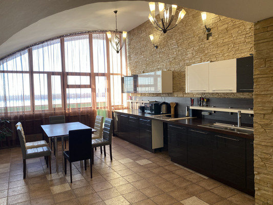 Продам многокомнатную квартиру, 60 лет Октября ул, 19а, Нижневартовск г