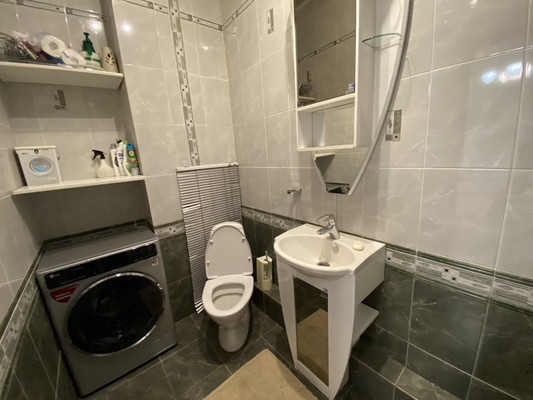 Продам многокомнатную квартиру, 60 лет Октября ул, 19а, Нижневартовск г