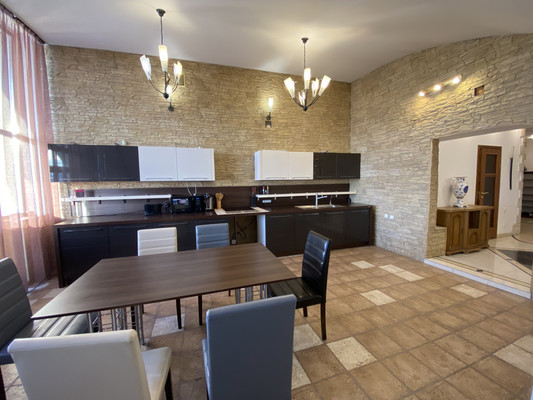 Продам многокомнатную квартиру, 60 лет Октября ул, 19а, Нижневартовск г