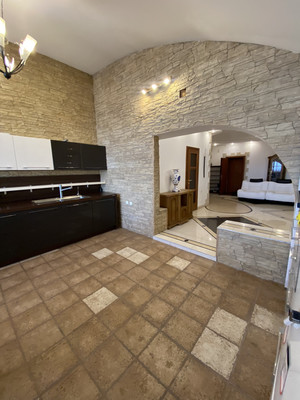 Продам многокомнатную квартиру, 60 лет Октября ул, 19а, Нижневартовск г