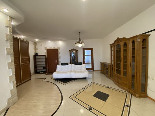 Продам многокомнатную квартиру, 60 лет Октября ул, 19а, Нижневартовск г