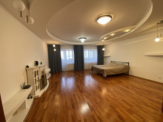 Продам многокомнатную квартиру, 60 лет Октября ул, 19а, Нижневартовск г