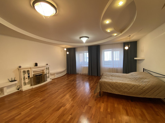 Продам многокомнатную квартиру, 60 лет Октября ул, 19а, Нижневартовск г