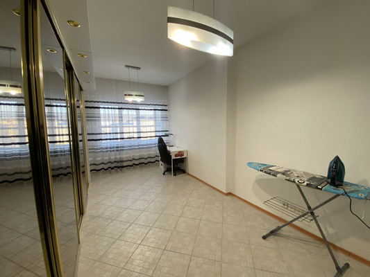 Продам многокомнатную квартиру, 60 лет Октября ул, 19а, Нижневартовск г