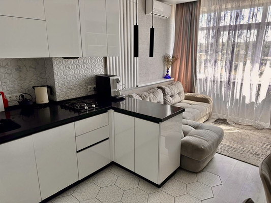Продам трехкомнатную (3-комн.) квартиру, Крылова ул, 36, Симферополь г