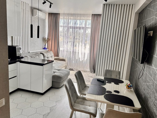 Продам трехкомнатную (3-комн.) квартиру, Крылова ул, 36, Симферополь г