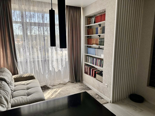 Продам трехкомнатную (3-комн.) квартиру, Крылова ул, 36, Симферополь г
