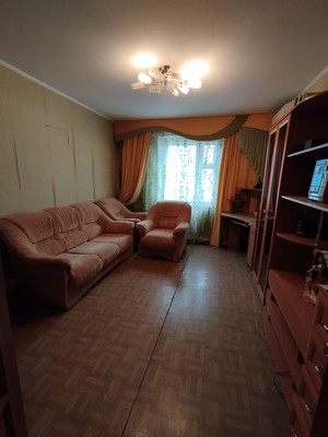 Продам трехкомнатную (3-комн.) квартиру, Гагарина ул, 9, Волгодонск г