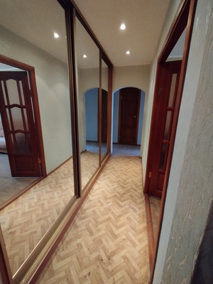 Продам трехкомнатную (3-комн.) квартиру, Гагарина ул, 9, Волгодонск г