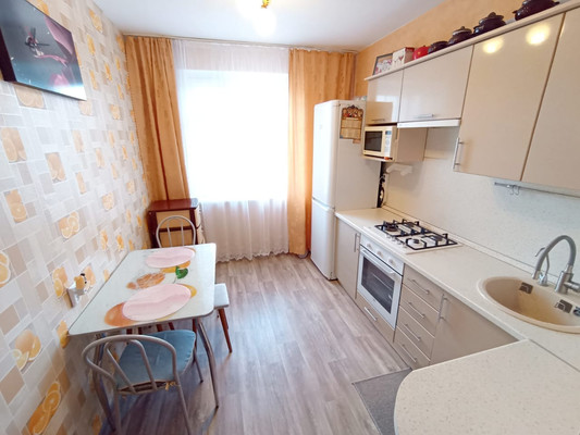 Продам трехкомнатную (3-комн.) квартиру, Д мкр, 39, Новомичуринск г