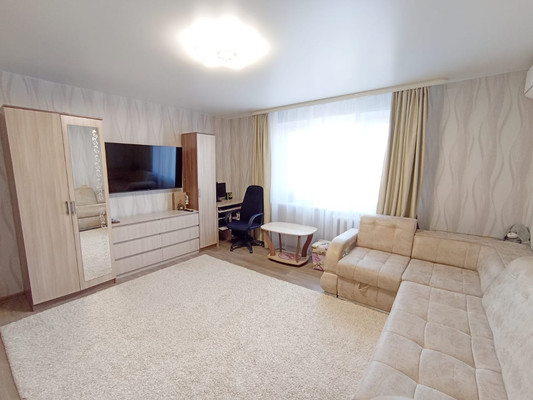 Продам трехкомнатную (3-комн.) квартиру, Д мкр, 39, Новомичуринск г