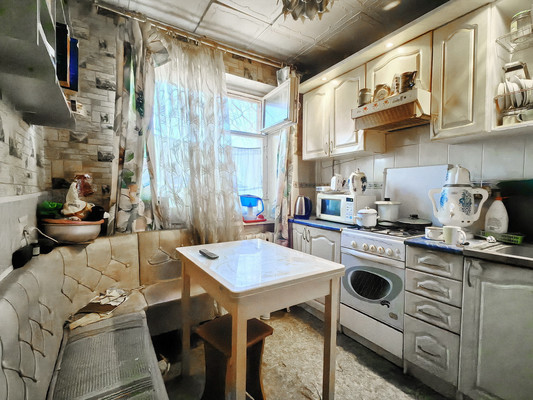 Продам двухкомнатную (2-комн.) квартиру, Центральная ул, 160к6, Серпухов г