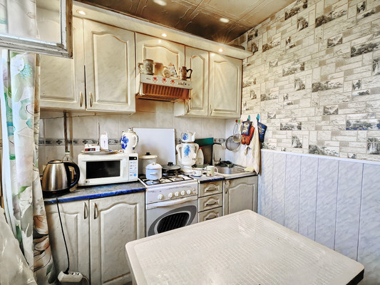 Продам двухкомнатную (2-комн.) квартиру, Центральная ул, 160к6, Серпухов г