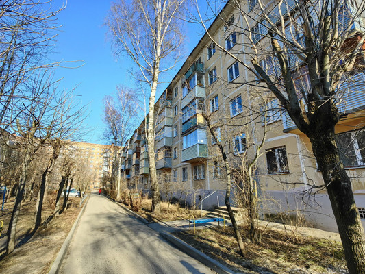 Продам двухкомнатную (2-комн.) квартиру, Центральная ул, 160к6, Серпухов г