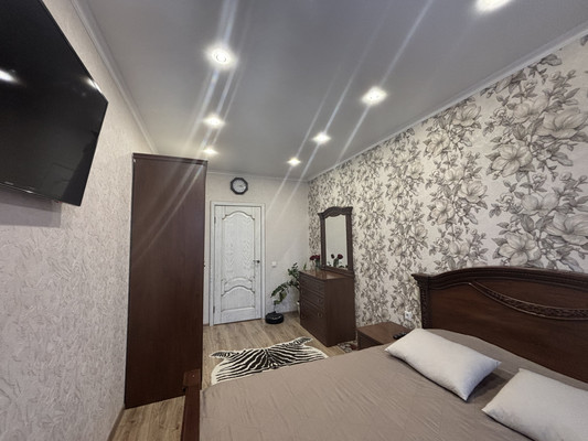 Продам трехкомнатную (3-комн.) квартиру, Профессора Камая ул, 12, Казань г