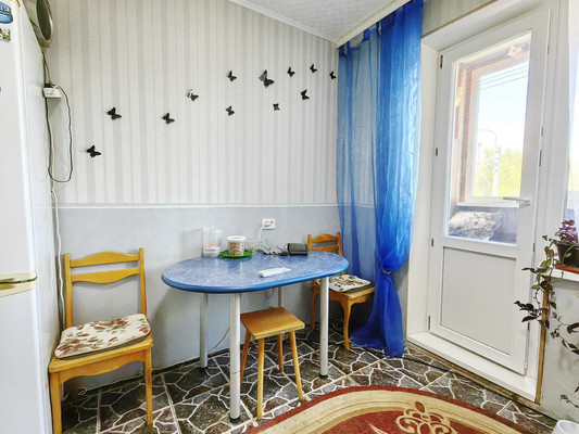 Продам двухкомнатную (2-комн.) квартиру, Серпуховская ул, 46, Липицы с