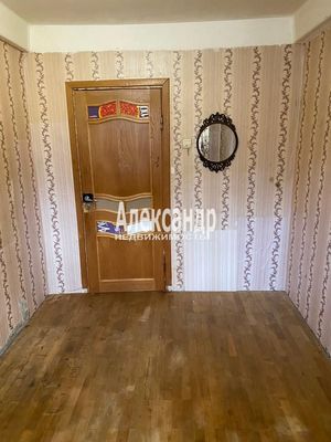 Продам комнату в 4-комн. квартире, Трудящихся б-р, 28, Колпино г