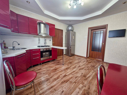 Продам трехкомнатную (3-комн.) квартиру, Степана Разина ул, 10, Ишим г