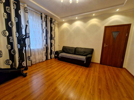 Продам трехкомнатную (3-комн.) квартиру, Степана Разина ул, 10, Ишим г